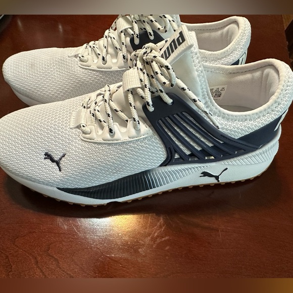 Like new;Men’s Puma tennis shoes - Picture 2 of 5